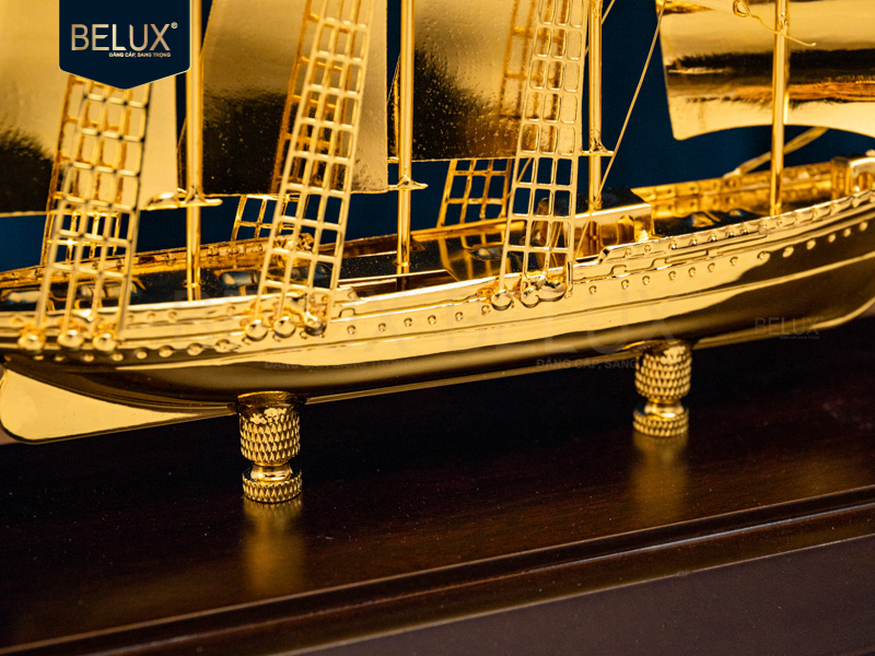 Mô hình thuyền buồm mạ vàng 24K 31x12x22cm&nbsp;M3